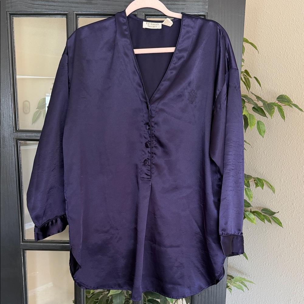 Vintage Victoria’s Secret gold label silky sleep shirt